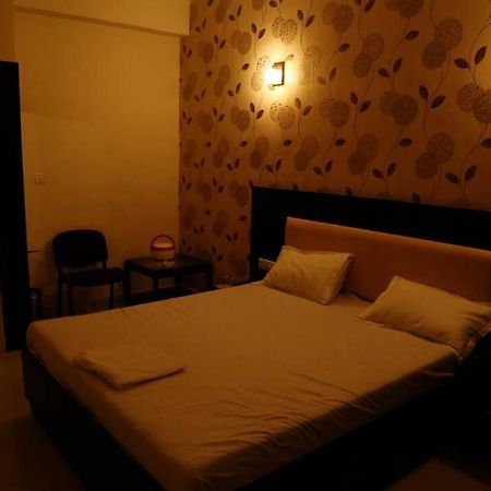 Rādhanpur Virat Hotel & Guest House מראה חיצוני תמונה